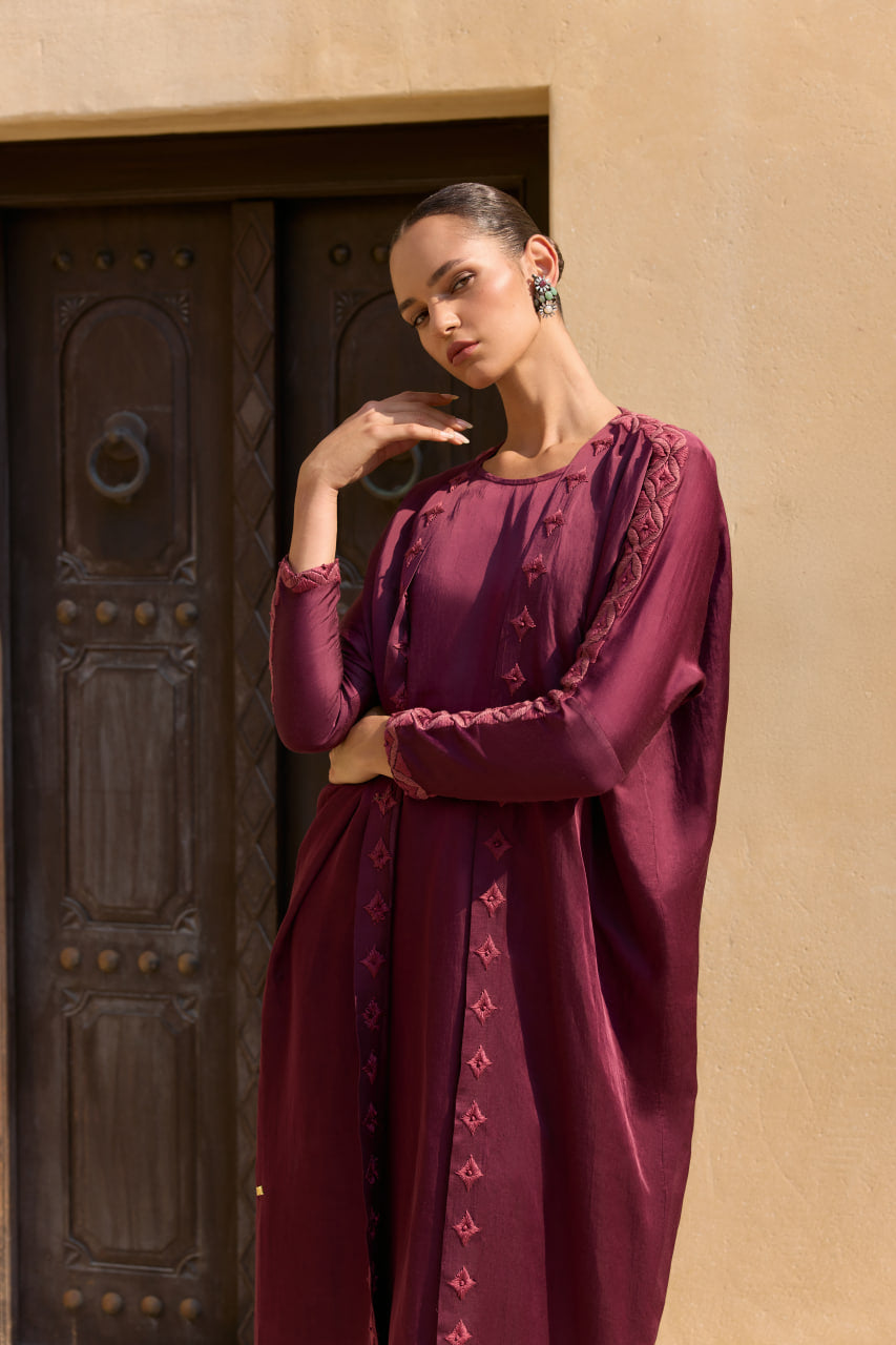 Sahara Burgundy Motif Abaya